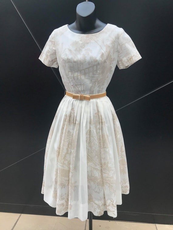 1950s White Cotton S/S Voile Dress w/soft Screen P