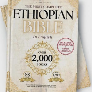K&ouml;nnte beinhalten: Ein gebundenes Buch mit dem Titel The Most Complete Ethiopian Bible in English von Asher Wilson. Der Einband zeigt goldene Zierr&auml;nder und Text mit Angaben zu &uuml;ber 2.000 B&uuml;chern, 88 B&uuml;chern der Originalausgabe und 1.912 digitalen Apokryphen-B&uuml;chern.