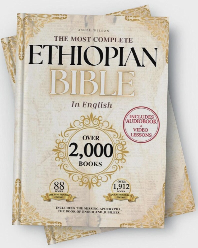 K&ouml;nnte beinhalten: Ein gebundenes Buch mit dem Titel The Most Complete Ethiopian Bible in English von Asher Wilson. Der Einband zeigt goldene Zierr&auml;nder und Text mit Angaben zu &uuml;ber 2.000 B&uuml;chern, 88 B&uuml;chern der Originalausgabe und 1.912 digitalen Apokryphen-B&uuml;chern.