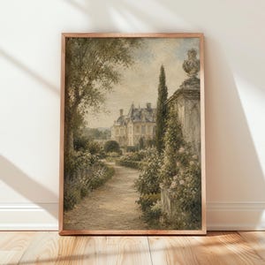 Peut inclure: Une impression vintage encadrée d'une scène de jardin européen. L'œuvre représente un chemin menant à un grand bâtiment, entouré d'une verdure luxuriante et de plantes à fleurs. La palette de couleurs est douce, avec des verts, des bruns et des crèmes sourds, évoquant un sentiment de tranquillité.