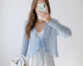 Cardigã curto com babados e amarração frontal, blusa tipo casaquinho feminina em malha canelada, suéter leve de manga comprida, blusa para sobreposição estilo fairycore cottagecore
