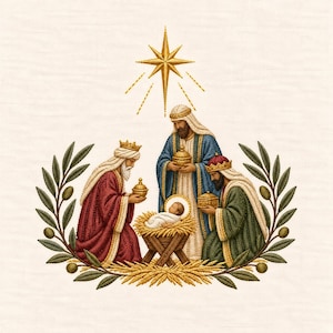 Può includere: Un ricamo raffigurante tre figure in vesti rosse, blu e verdi, ciascuna con corona o copricapo, che circondano un bambino in una mangiatoia. Una grande stella dorata brilla sopra e il tutto è incorniciato da rami di ulivo.