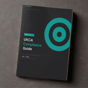 Puede incluir: Un libro negro titulado UKCA Compliance Guide con un gran gráfico circular de color verde azulado en la portada. El texto incluye Z-OFFSET, Expert guides for 3D printing makers, GUIDE 001 - 9,99 £, How to legally sell their 3D printed items in the UK y Andy - Z-Offset.