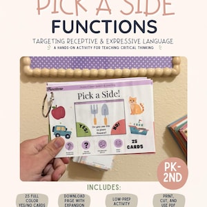Op de afbeelding: Een set van 25 educatieve spraak- en leerkaarten getiteld Pick a Side Functions, met illustraties van een appel, een auto, een kat, een boot en tuingereedschap. De kaarten zijn gebonden met een metalen ring en bevatten tekst voor taalontwikkeling.