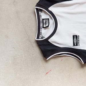 UMBRO used No sleeve pullover