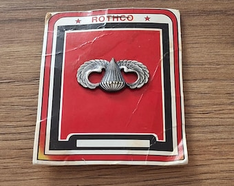 Insignia de paracaidista del ejército estadounidense Rothco, pin de alas de salto, tono plateado, D-22, militar
