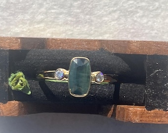 Gardens of the Sun 18K Gold Green Sapphire Diamond Ring | GRS Certified | Australian Sapphire | Size 7.5