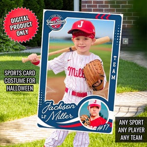 Könnte beinhalten: Ein rechteckiger Sportkarten-Kostümrahmen mit einem Baseballspieler in roter Kappe und gestreifter Uniform, der einen Schläger und einen Handschuh hält. Der Rahmen enthält den Text Your Team, Jackson Miller, LF und die Nummer 17.
