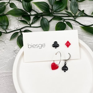 Card Suits Ohrringe Geschenkset, Poker Ohrringe, Schwarzer Club Ohrstecker, Pik Herz Creolen, Roter Diamant Ohrstecker, Matt oder Glänzend Mehrfach-Ohrring