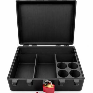 Puede incluir: Una caja de almacenamiento rectangular negra con tapa abatible abierta, que presenta m&uacute;ltiples compartimentos interiores, incluidos cuatro espacios circulares. La caja est&aacute; asegurada con un candado rojo y una llave roja a juego.