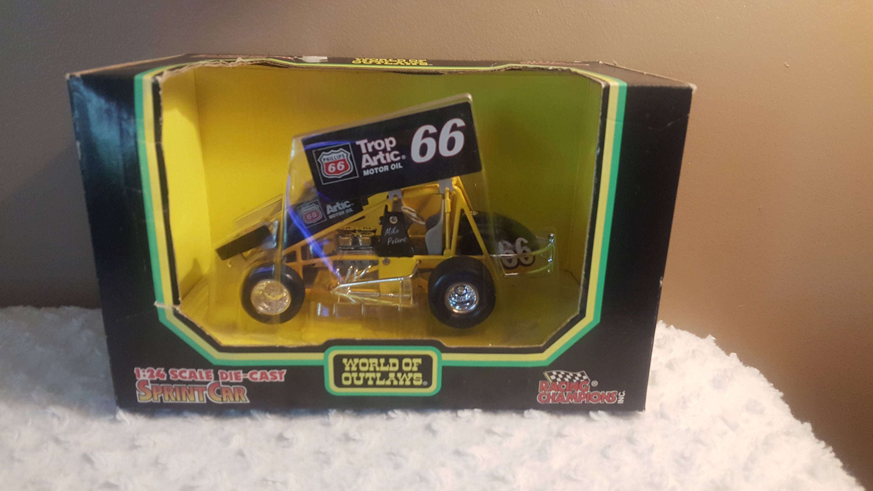 world of outlaws diecast cars