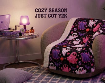 Pink Halloween Blanket, Y2K Ghost Sherpa Fleece Throw, Purple Retro Spooky Decor, Cute Ghost Bedroom Blanket