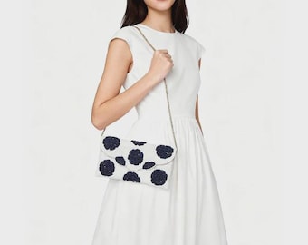 Handgemaakte enveloptas met indigokralen India, tas met blauwe bloemenglaskralen, ambachtelijke clutch