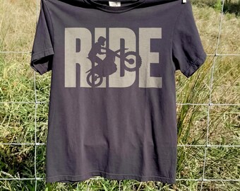 Camiseta de motocross, camiseta vintage de motocross, presente retrô para piloto de MX, camiseta boxy com estampa gráfica.