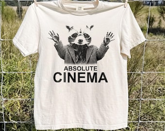 Absolute Cinema Meme-Shirt, Vintage Waschbär im Anzug T-Shirt, Trash Panda Filmfan Grafik, Retro Comfort Colors® Tier-T-Shirt
