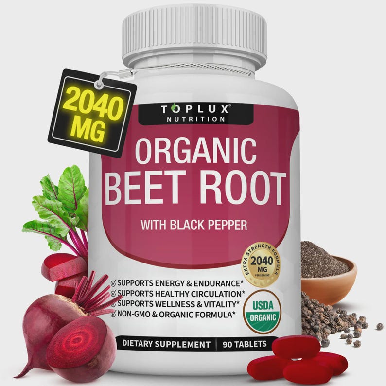 Puede incluir: Una botella blanca de Toplux Nutrition Organic Beet Root con pimienta negra. La botella tiene una etiqueta granate con texto blanco. Una etiqueta dice "2040 MG". La imagen incluye remolachas, hojas y pastillas.