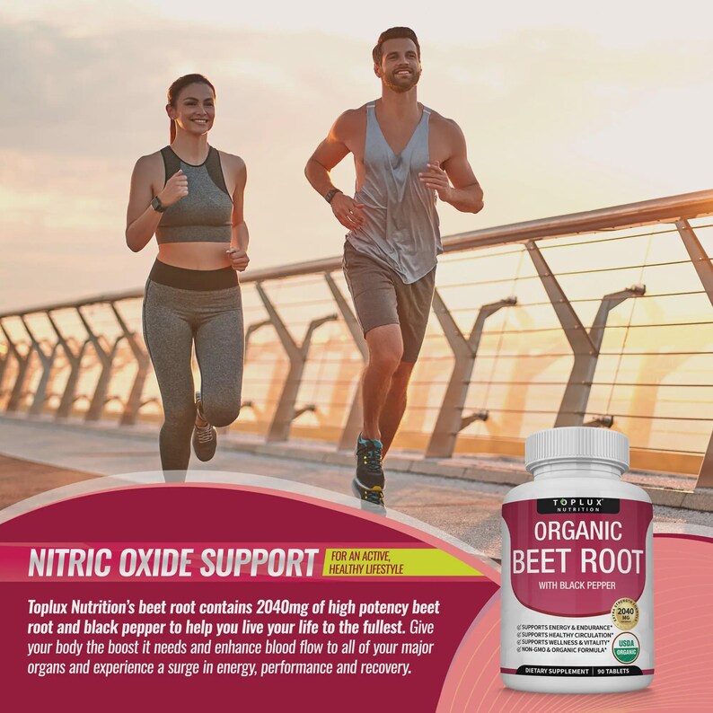 Puede incluir: Un hombre y una mujer corriendo en un puente. Una botella de Toplux Nutrition Organic Beet Root con pimienta negra est&aacute; en primer plano. La etiqueta dice "Nitric Oxide Support" y "Apoya la energ&iacute;a y la resistencia".