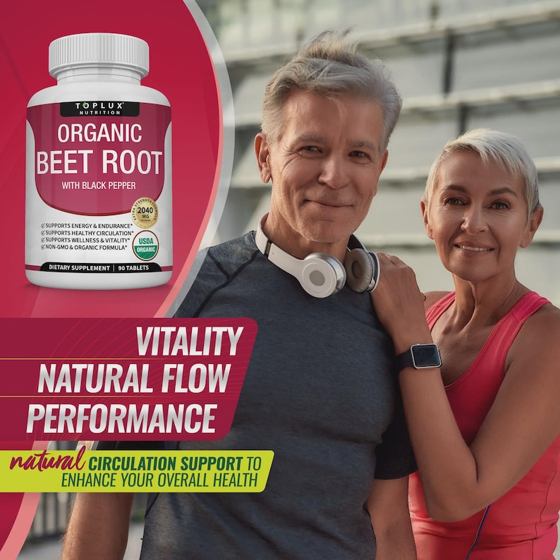 Puede incluir: Una botella de suplemento diet&eacute;tico Toplux Nutrition Organic Beet Root con pimienta negra. La etiqueta destaca beneficios como energ&iacute;a, circulaci&oacute;n y bienestar. Tambi&eacute;n aparece el texto "Vitalidad, Flujo Natural, Rendimiento".