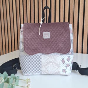 Einzelstück: Rucksack Damen Handgefertigt, Patchwork Cityrucksack Stoff, Boho Vintage Daypack klein, Geschenk für Sie, Steppstoff Altrosa,