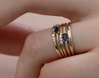 Anillo de boda vintage de moissanita, diamantes y zafiro azul con acabado en oro amarillo de 14k para mujer.