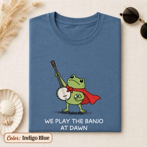 Banjo Shirt, wir spielen das Banjo im Morgengrauen T-Shirt, lustiges Frosch Bluegrass T-Shirt, Banjo Spieler Geschenk, Musikfestival Bild 8