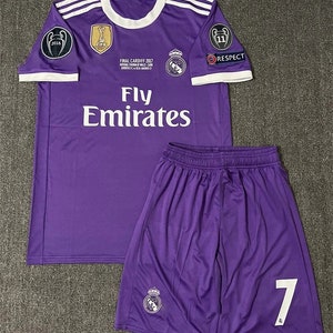 Maillot Extérieur Real Madrid Saison 2016-2017 Cristiano Ronaldo No 7 Maillot Rétro Violet Maillot De Football À Manches Longues Ligue Des Champions image 1