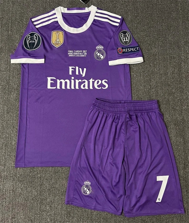 Maillot Extérieur Real Madrid Saison 2016-2017 Cristiano Ronaldo No 7 Maillot Rétro Violet Maillot De Football À Manches Longues Ligue Des Champions image 1