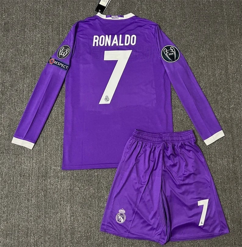 Maglia da trasferta Real Madrid stagione 2016-2017 Cristiano Ronaldo n. 7 Maglia viola retrò Champions League Maglia da calcio manica corta a maniche lunghe immagine 4