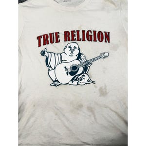 Maglietta True Religion Buddha Guitar da donna, taglia M, bianca, con logo e grafica in cristallo. immagine 4