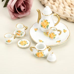 Juego de té de cerámica con rosas amarillas en miniatura, juego de té de porcelana para casa de muñecas a escala 1:6, juego de té en miniatura para fiestas de té, decoración de colección.