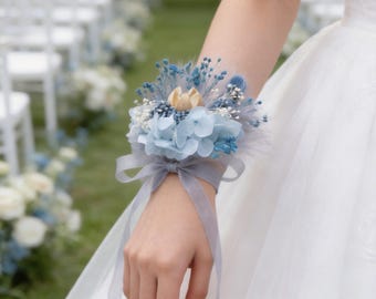 Set di boutonnière e corsage da polso blu per matrimonio, accessori floreali per sposo e sposa, fiori per damigelle e testimoni, decorazioni floreali eterne.