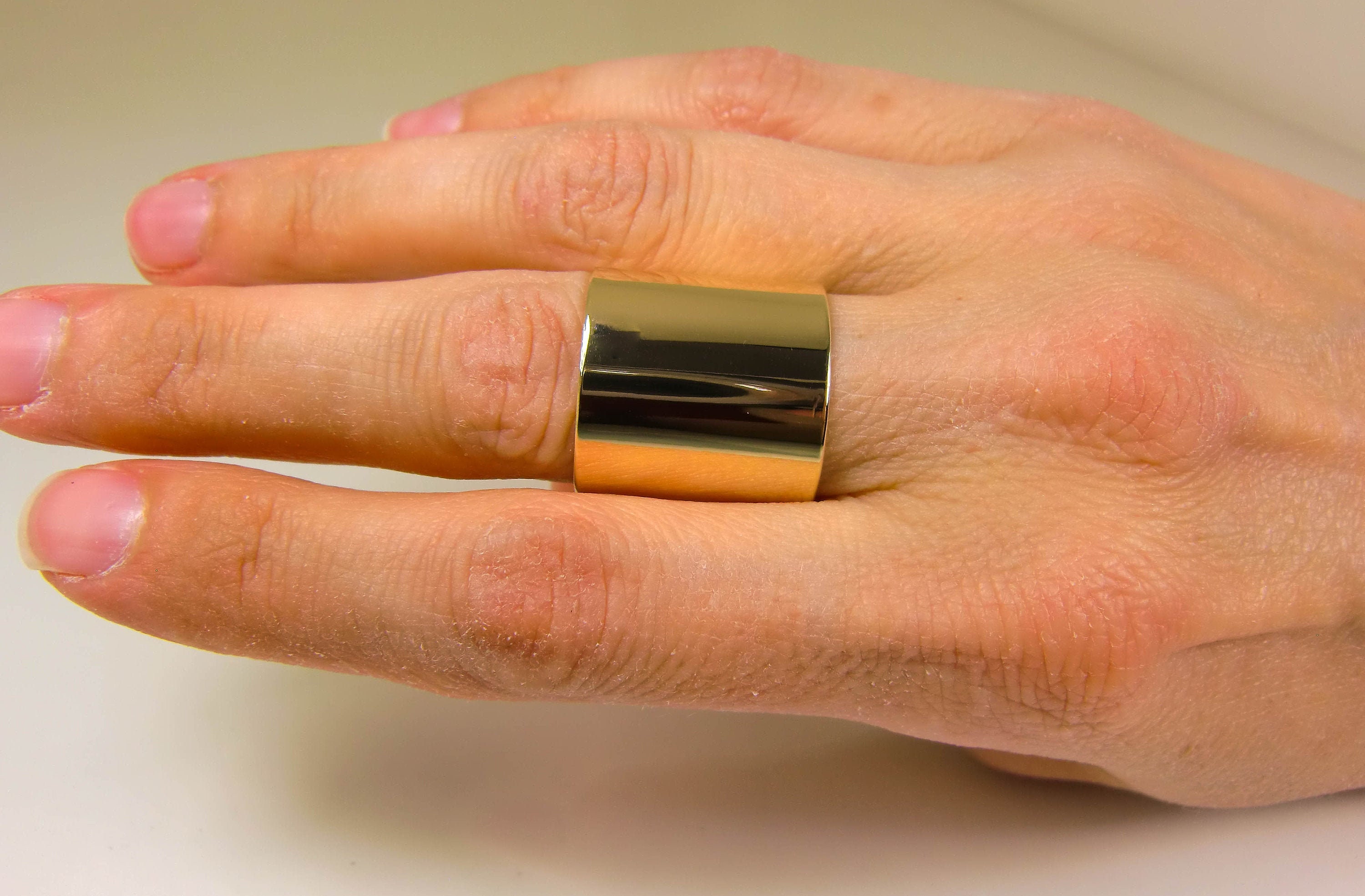 10K Yellow Gold スターバングル BALL BANGLE(2JU0381)K10 バングル｜スタージュエリー公式