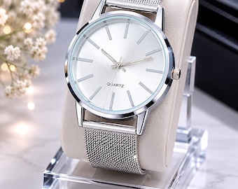 Elegante reloj de mujer plateado – Diseño minimalista y elegante, brazalete de acero, movimiento de cuarzo.