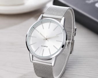 Elegante reloj de mujer plateado – Diseño minimalista y elegante, brazalete de acero, movimiento de cuarzo.