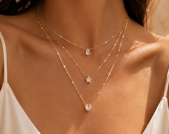 Collar de oro de 3 hilos para mujer: joyería elegante y moderna.