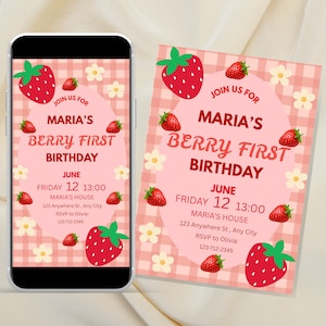 Puede incluir: Un teléfono inteligente y una tarjeta de invitación impresa con fondo de cuadros vichy rosa, fresas rojas y flores blancas. El texto dice: JOIN US FOR MARIA'S BERRY FIRST BIRTHDAY, JUNE, FRIDAY 12, 13:00, MARIA'S HOUSE, 123 Anywhere St, Any City, RSVP to Olivia: 123-712-2345.