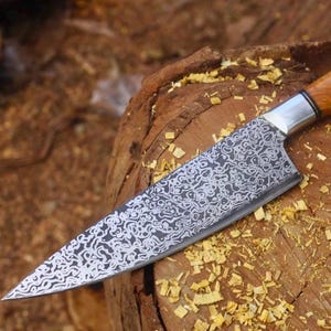 Handmade Damascus Chef Knife – Japanese Gyuto, Wooden Handle, Razor Sharp Kitchen Tool