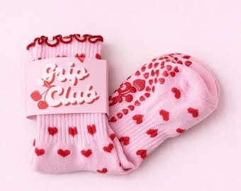 Chaussettes pilates roses et rouges adhérentes coeur
