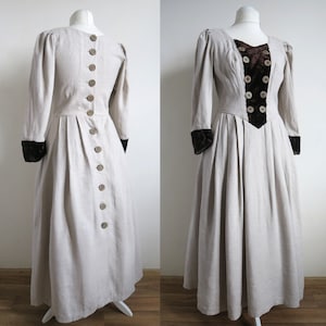 Österreichisches Cottagecore-Kleid von H. Peter, Kleid mit Knöpfen hinten, beiges Leinen und schokoladenbrauner Plüschsamt, zweireihiges Maxikleid, kleine S/M
