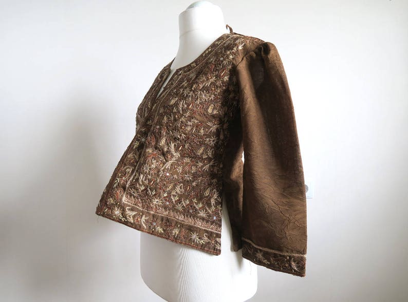 Medium ML Festival Top Embroidered Boho Blouse Flared Bottom Puffed 34 Sleeve India Made Cropped Tunic Lacing in the Back