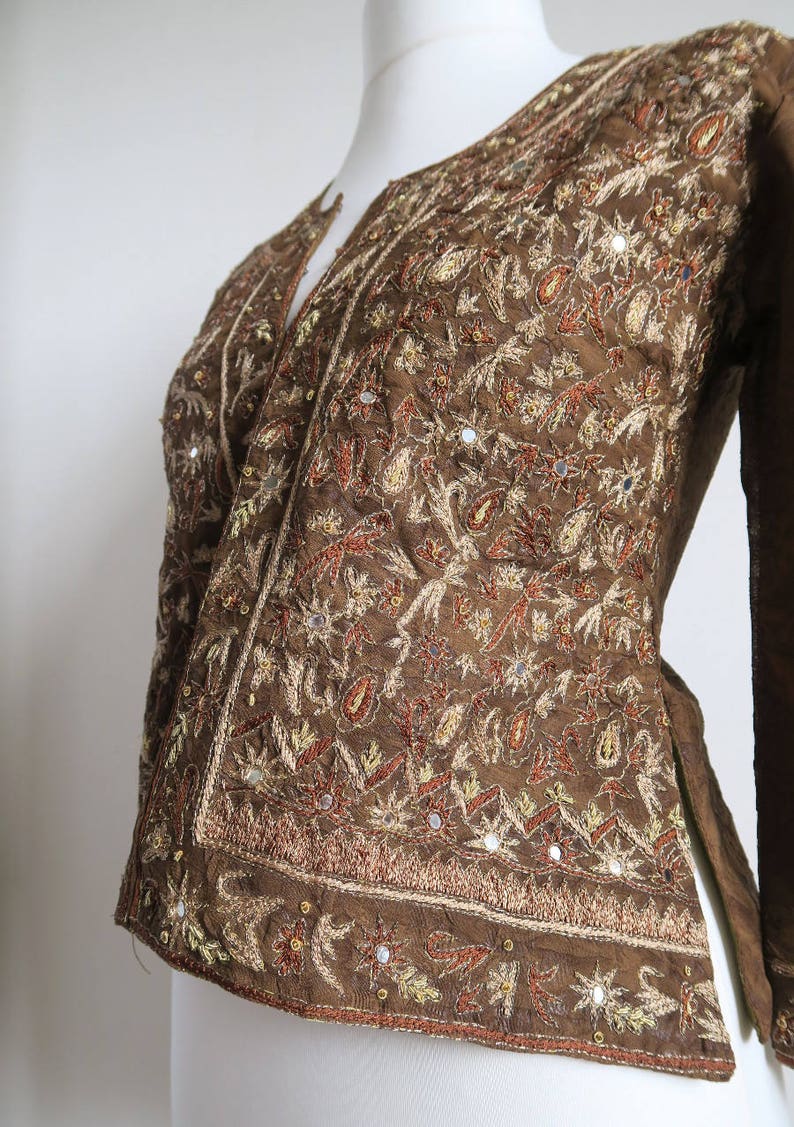 Medium ML Festival Top Embroidered Boho Blouse Flared Bottom Puffed 34 Sleeve India Made Cropped Tunic Lacing in the Back