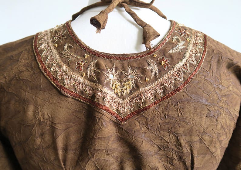 Medium ML Festival Top Embroidered Boho Blouse Flared Bottom Puffed 34 Sleeve India Made Cropped Tunic Lacing in the Back