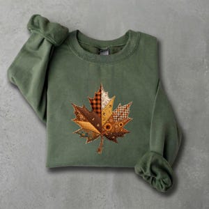 Comfort Colors® Retro Patchwork Leaf Sweatshirt, Hoodie met imitatie geborduurde herfstprint, Gezellig cadeau voor het herfstseizoen