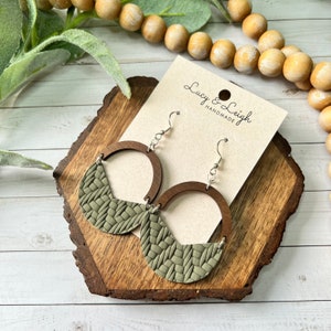 Leather earrings handmade, leather and wood earring, arch earring, leather earrings dangle, boho earring, Wooden Leigh - Olive Knit