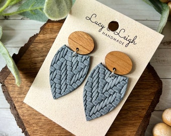 Pendientes de cuero hechos a mano, colgantes de cuero y madera, pendientes boho colgantes, pendientes de cuero colgantes, Petal Missi - Sky Knit