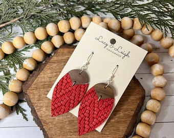 Pendientes de cuero hechos a mano, colgantes de cuero y madera, pendientes boho, pendientes minimalistas de estilo boho, Petal Bradi - Ruby Knit MTO