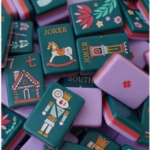 Märchen-Vergnügungspark Mahjong, 3-Schicht-Farbe geschnitztes vollamerikanisches Fliesenset, lustiges Geschenk für Damentreffen, Geschenk für Mahjong-Liebhaber