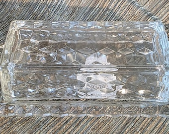Vintage Kolonie Glas Whitehall Muster viertel Pfund bedeckte Butterdose.
