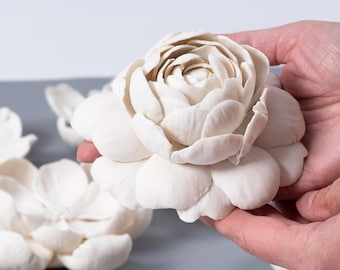 Handgjord väggdekoration i porslin med blommor, vit keramisk rosskulptur, 3D-blommig väggkonst, botanisk väggdekoration, romantisk lantlig stil