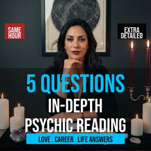 Könnte beinhalten: Eine Werbeanzeige für eine psychische Lesung mit dem Text 5 QUESTIONS IN-DEPTH PSYCHIC READING, SAME HOUR, EXTRA DETAILED und LOVE . CAREER . LIFE ANSWERS. Das Bild enthält weiße Stumpenkerzen, einen Kandelaber und Kristalle.